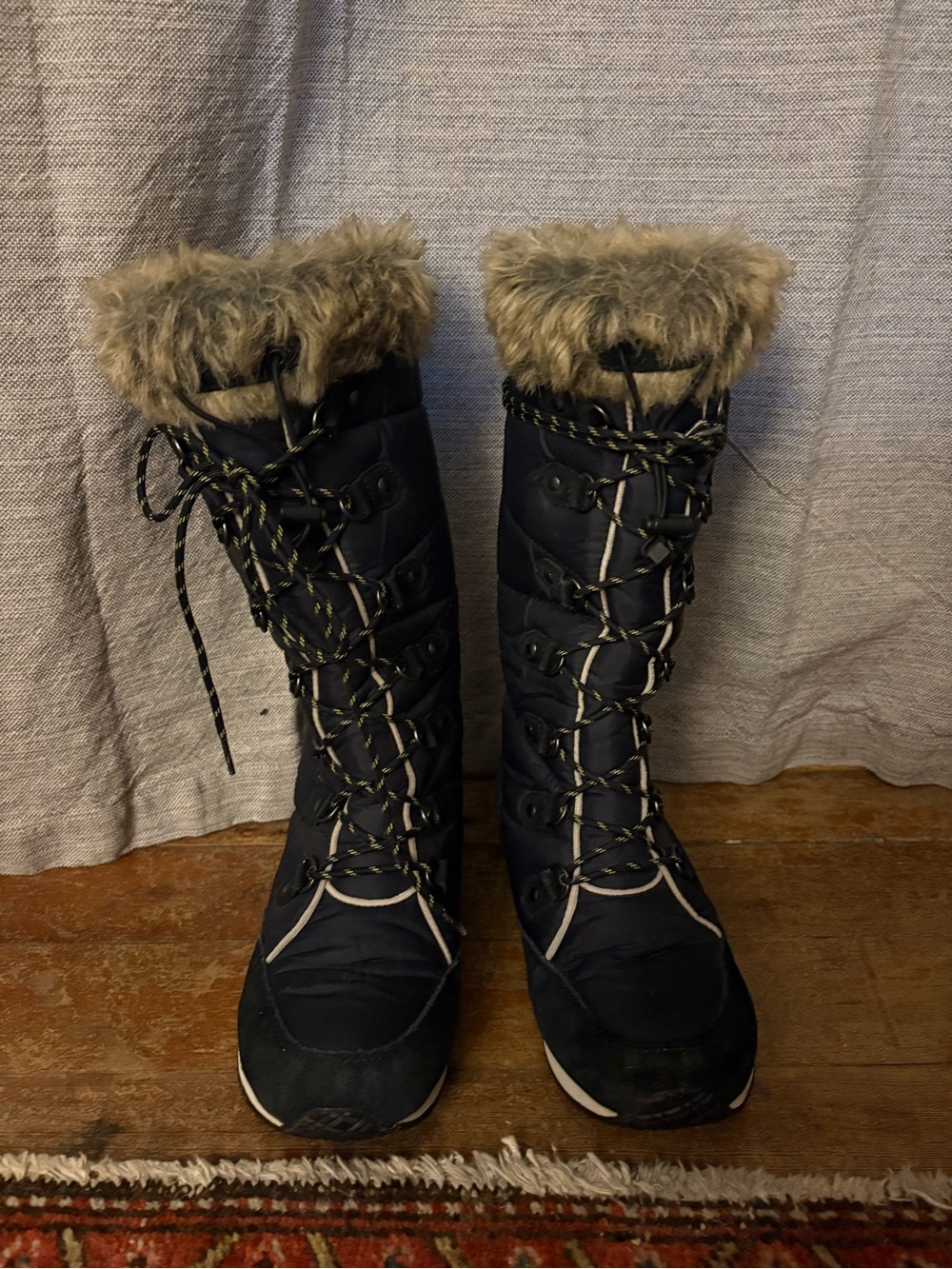 LLBean Women’s Black Fur-Trim Winter Lace-Up Boots size 8